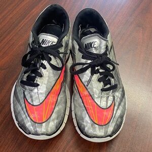 Nike Kids Sneakers - Metallic Silver Free Hypervenom Size 6.5Y Youth